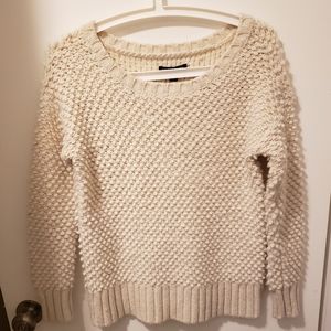 White soft cozy sweater. A&E sz. XS